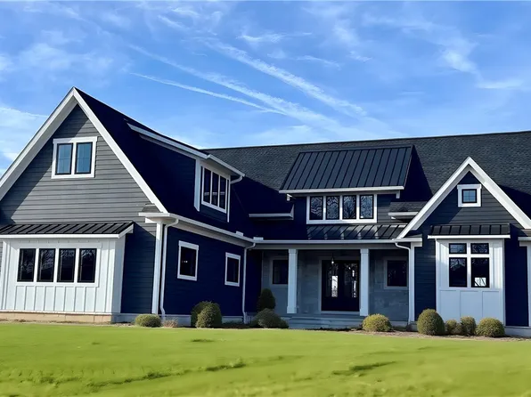 855 Club Dr W, Aurora, OH 44202