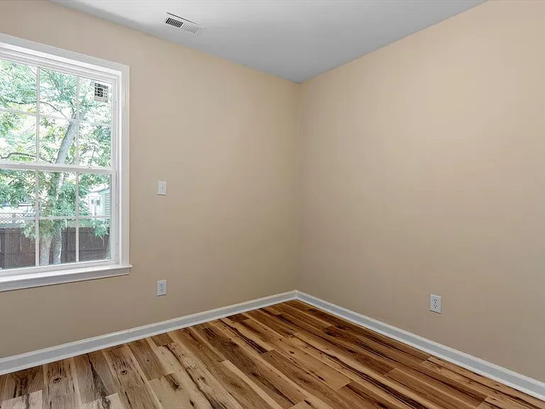 1611 Poole Rd — Photo 15
