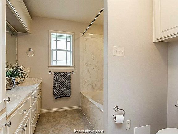5th image of 2332 Kendal Green Cir