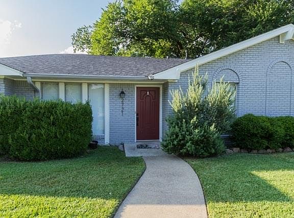 2nd image of 2721 Pinehurst Dr