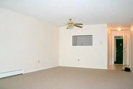 385-435 Oaklawn Ave #40 — Photo 10