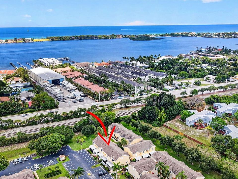1st image of 341 Waterside Dr #341
