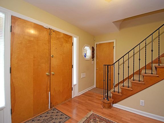 3rd image of 6619 Baybro Ct