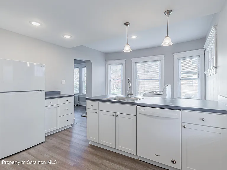 802 Quincy Ave — Photo 6
