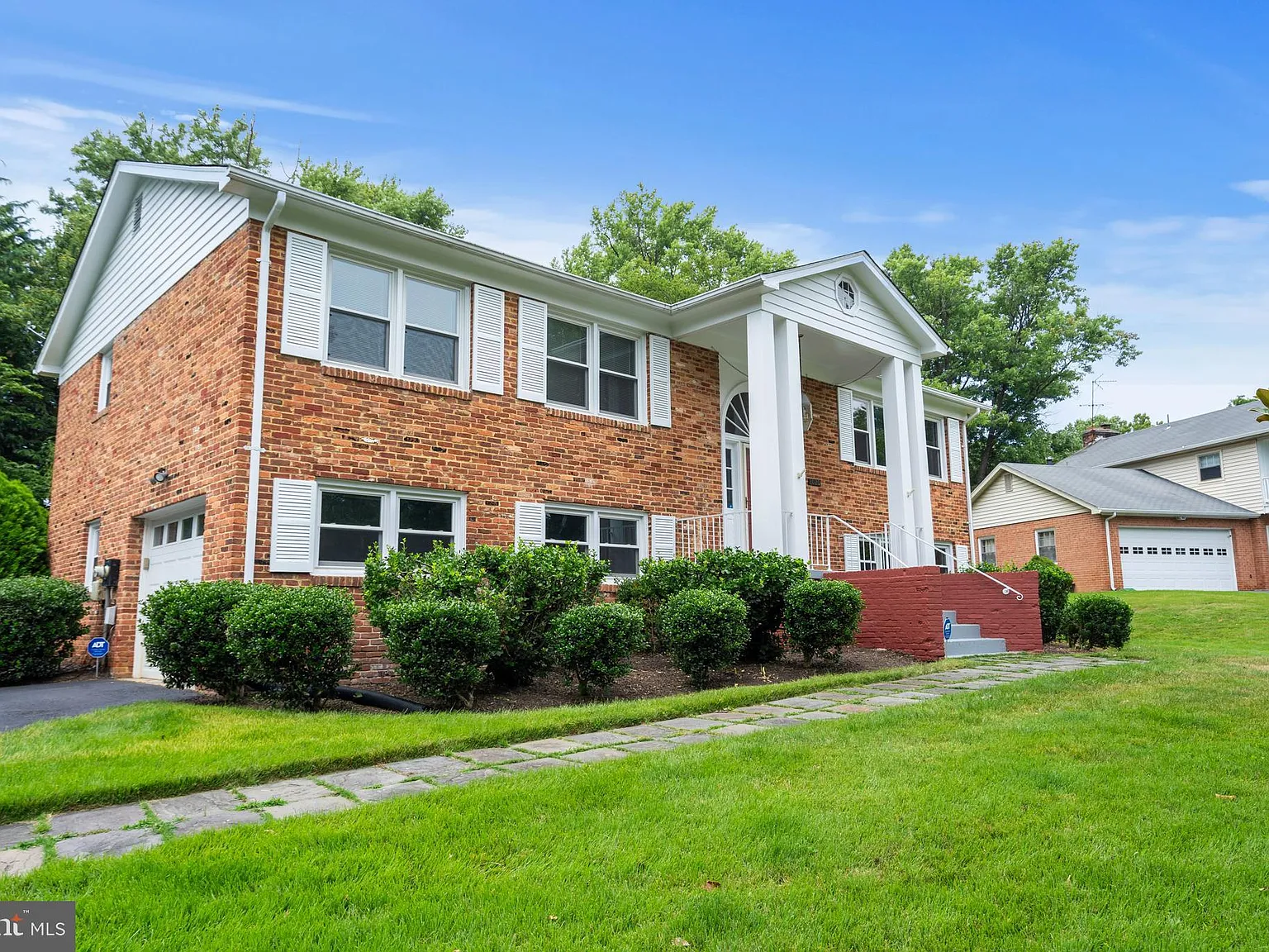 5 bed, 1560 sqft, $5,600 — Photo 3