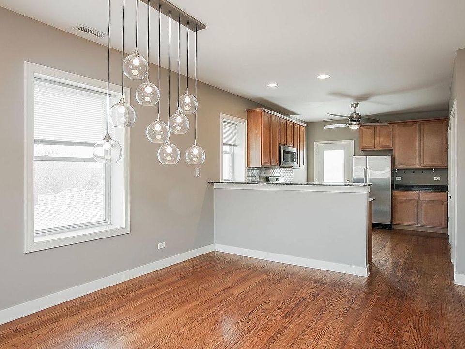 1st image of 3911 W Addison St APT 3A