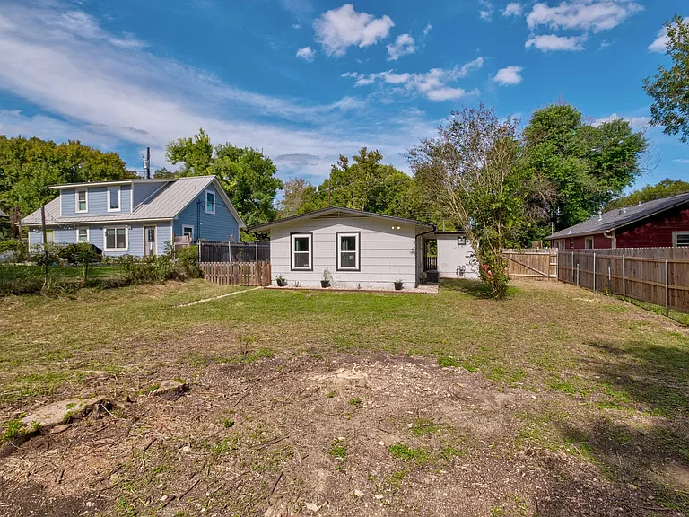 1911 Miles Ave — Photo 18