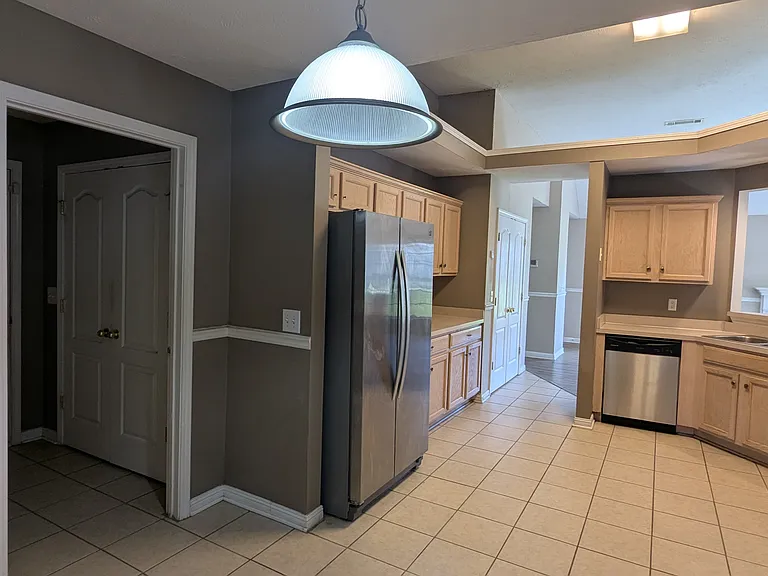 1704 Chris Dr — Photo 9