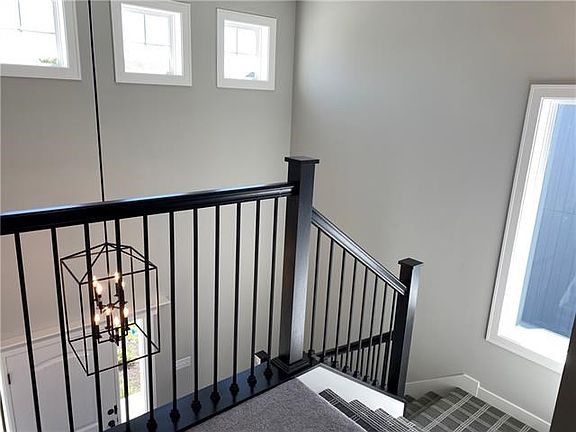 3rd image of 1816 NE Ravenwood Dr
