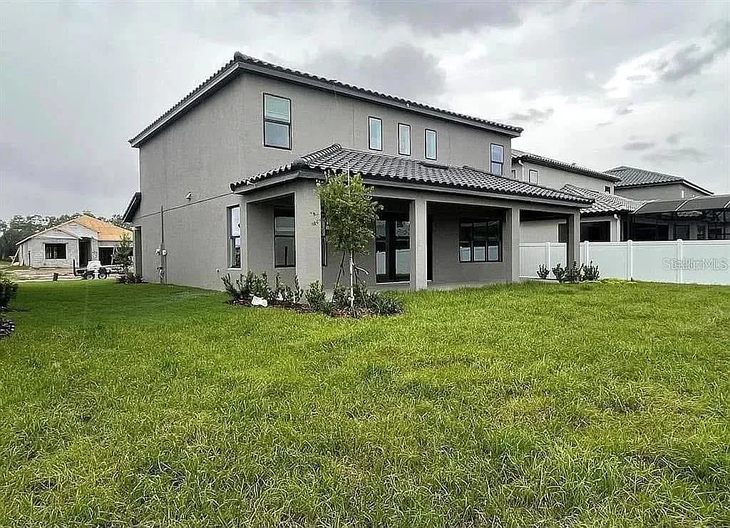 4 bed, 3.5 bath, 2600 sqft, $3,200 — Photo 2