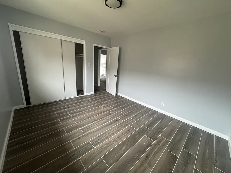 10106 England Ave #5 — Photo 7