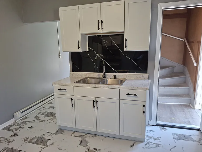 515 Berkshire Ave — Photo 1