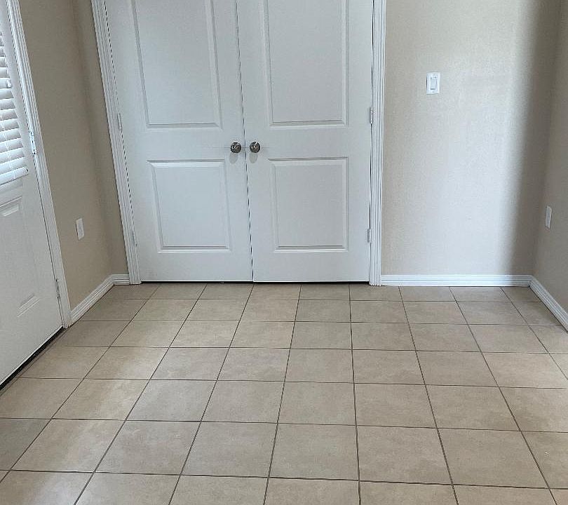 2nd image of 123 Southbend Ct #119A