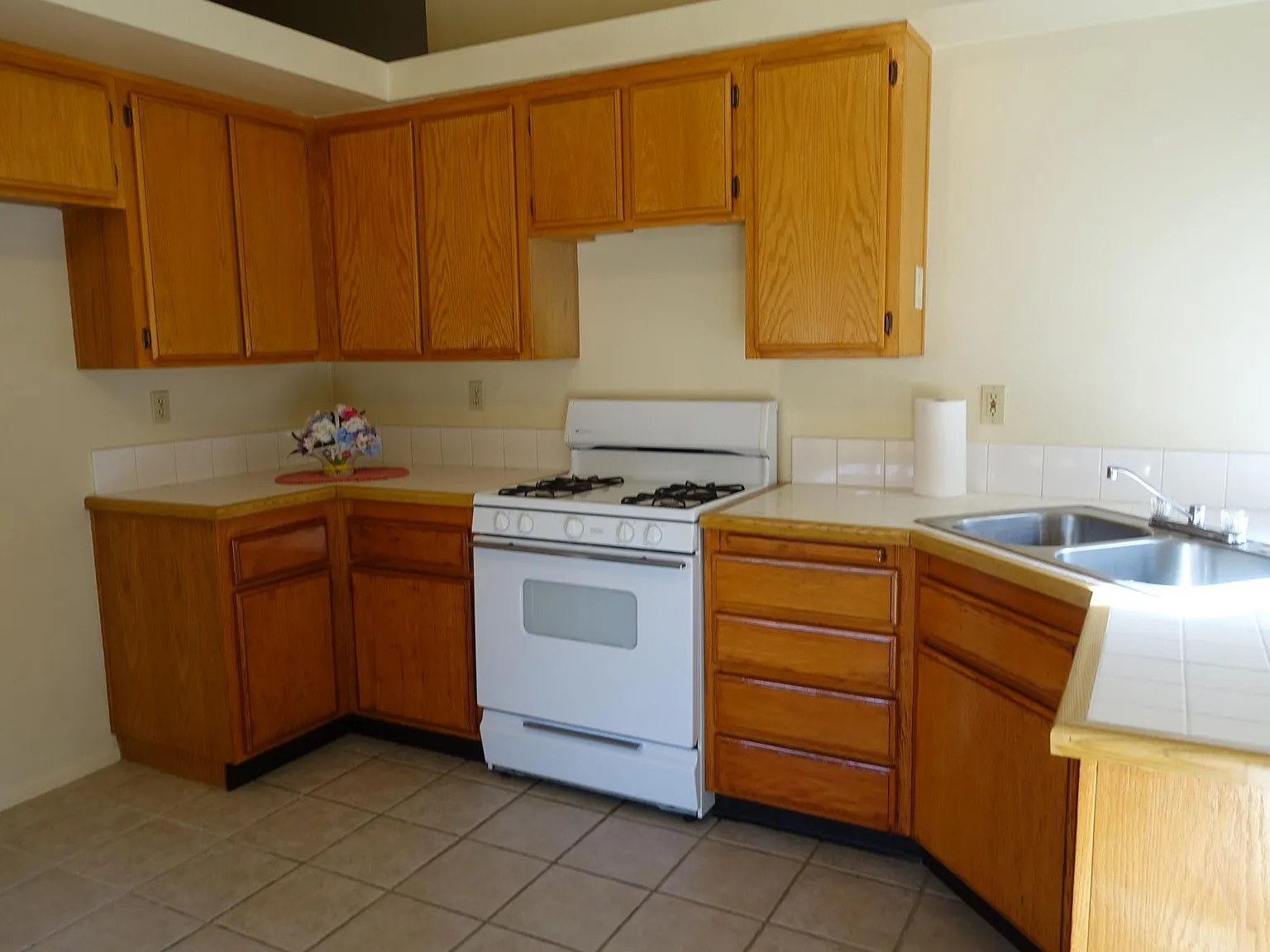 2 bed, 1002 sqft, $2,200 — Photo 4