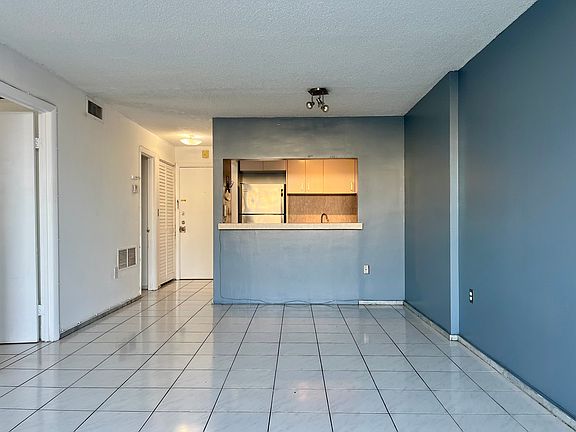 3rd image of 1990 Marseille Dr APT 305