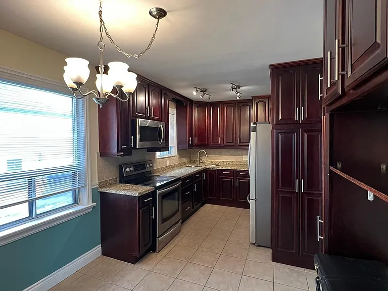 233 Beta St #UPPER — Photo 8