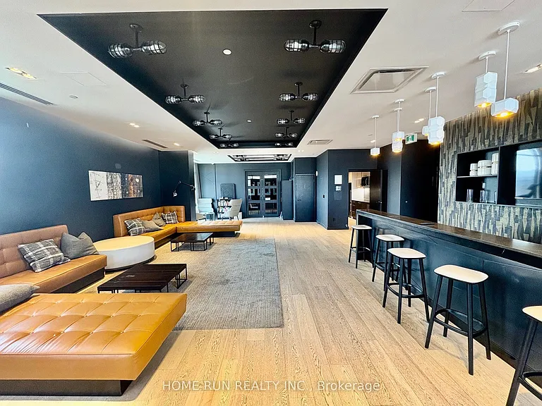 255 Bay St #3 — Photo 32