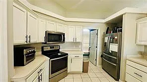 3 bed, 2.0 bath, 1697 sqft, $2,200 — Photo 3