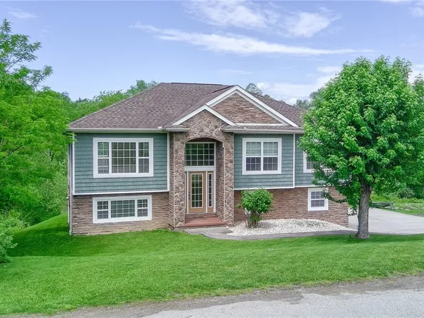 5132 Fairview Dr, Mount Pleasant, PA 15666