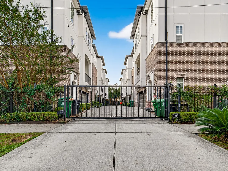 Charleston St — Photo 47