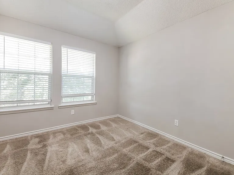 6902 Graham Dr — Photo 14