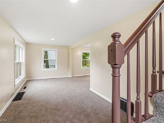 2nd image of 445 Oak Ave