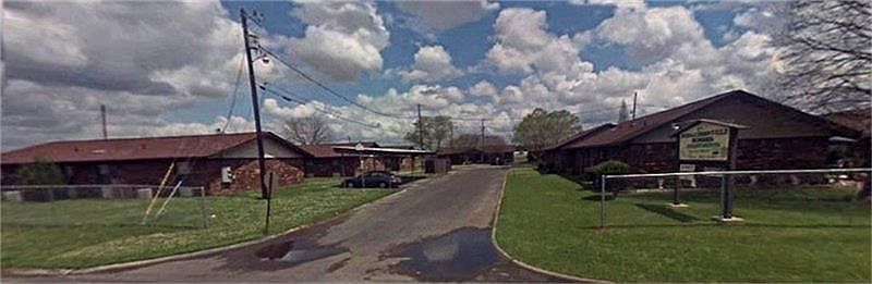 1st image of 425 Memorial Dr
