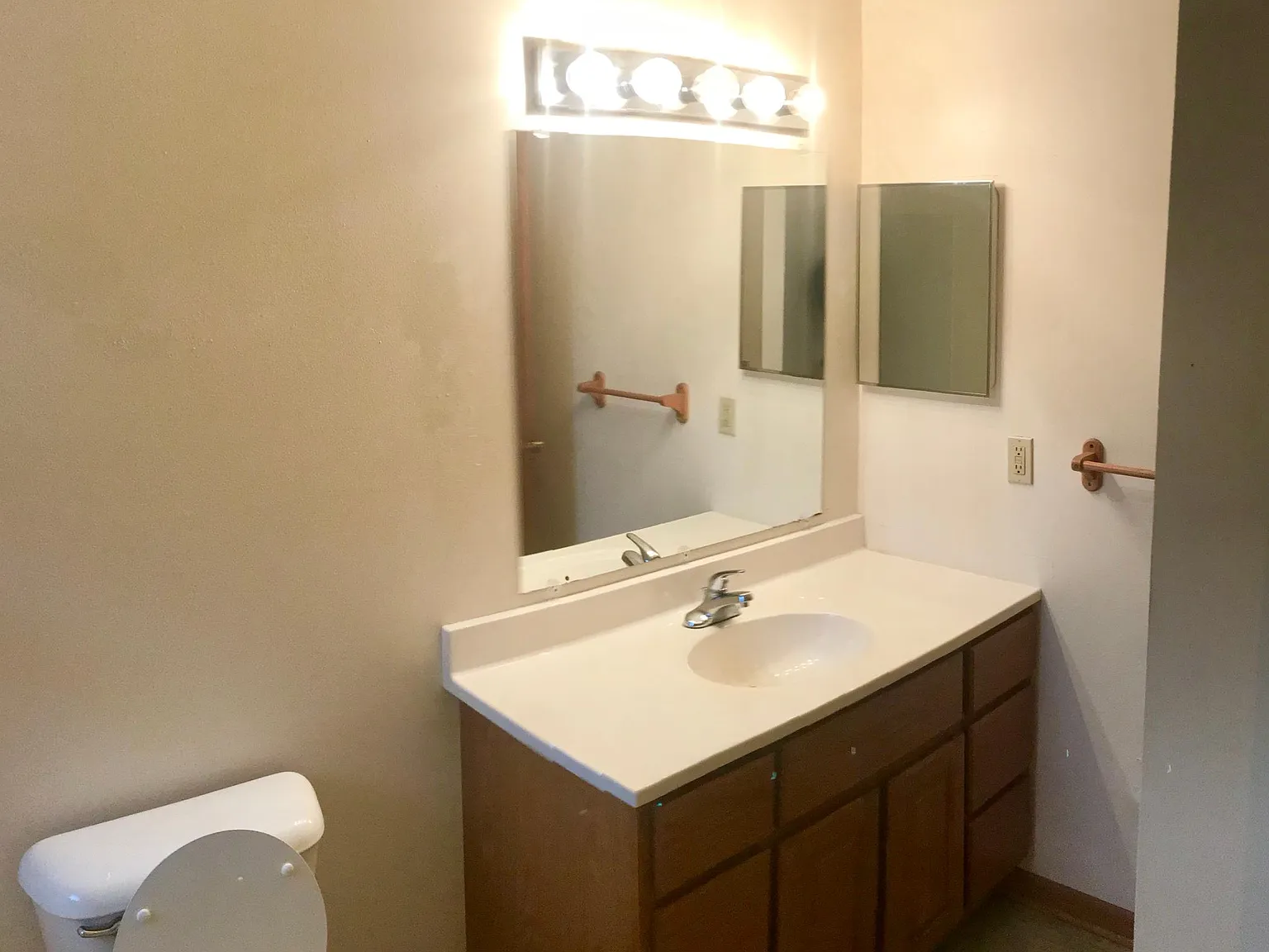 8756 W Lapham St — Photo 3