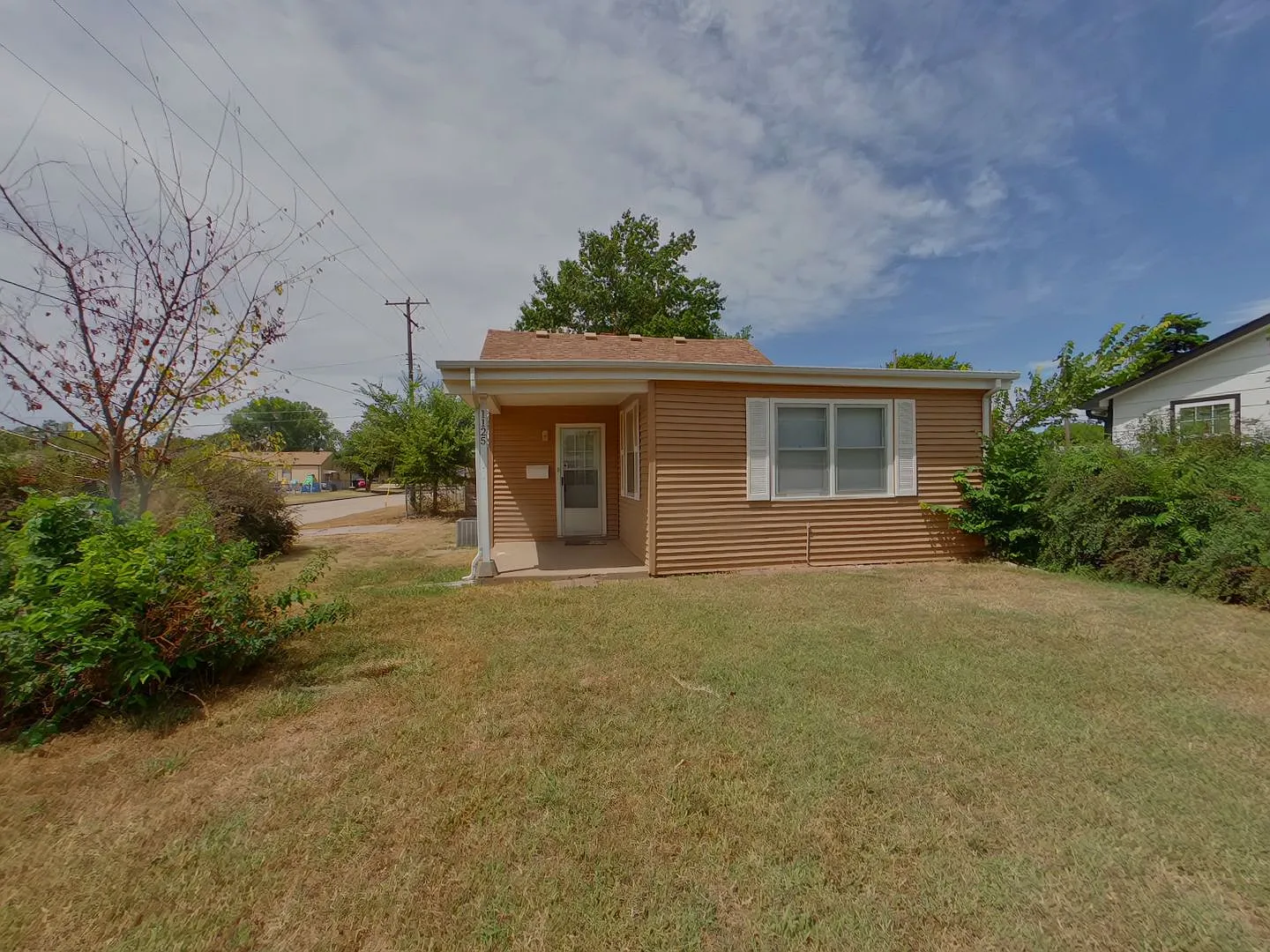 1125 S Millwood Ave — Photo 1