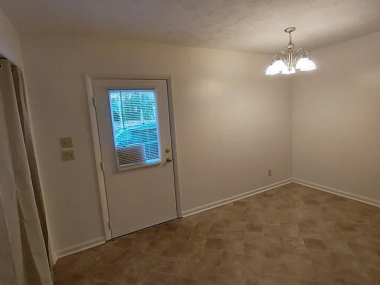 1602 Sulphur Springs Rd — Photo 4