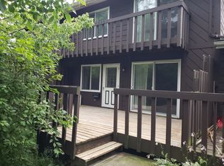 2512 Cross Creek Dr APT B, Sheboygan, WI 53081
