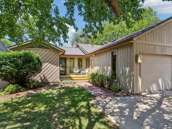 2068 S Ridge Dr, Coralville, IA 52241