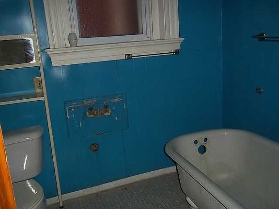 4th image of 939 Enright Ave