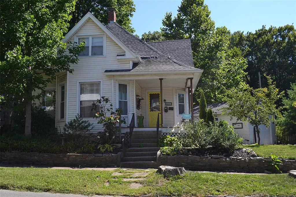 511 E Main St photo 1