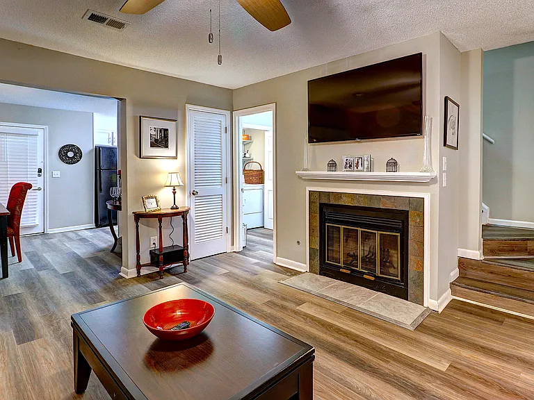 213 High Creek Dr — Photo 8