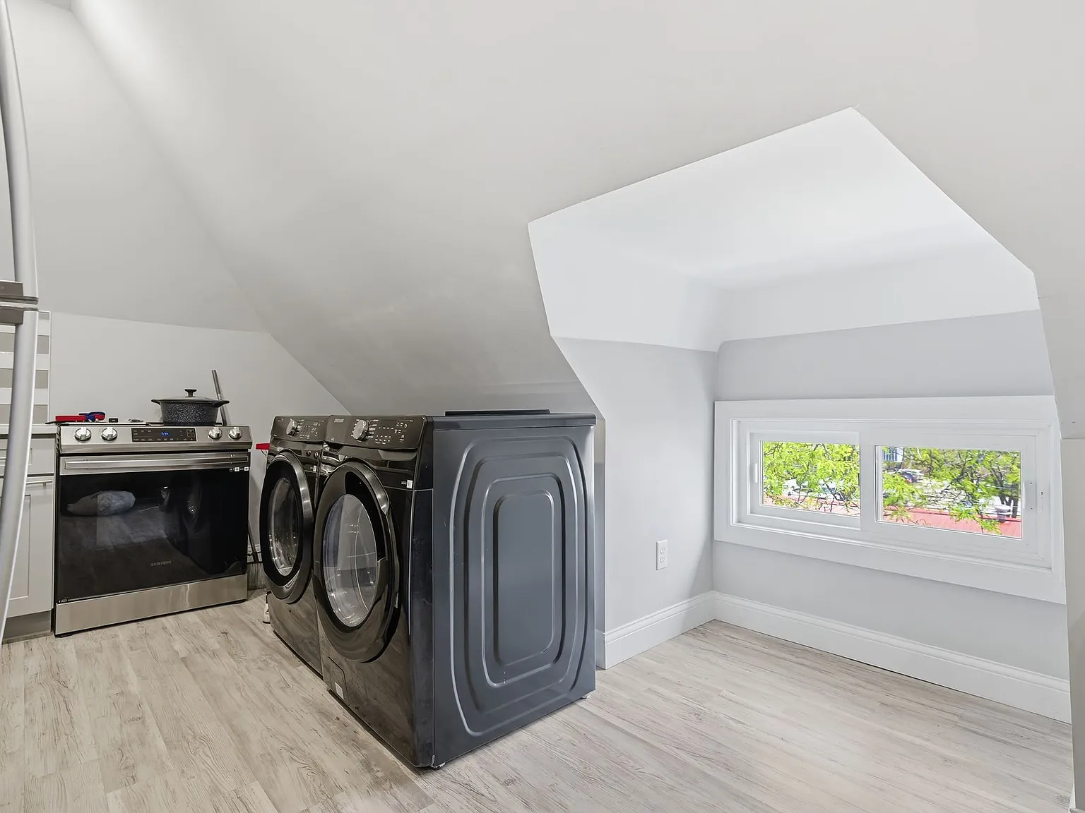 Studio, 400 sqft, $890 — Photo 4