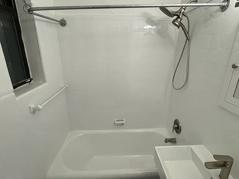 948 Court St #401 — Photo 12