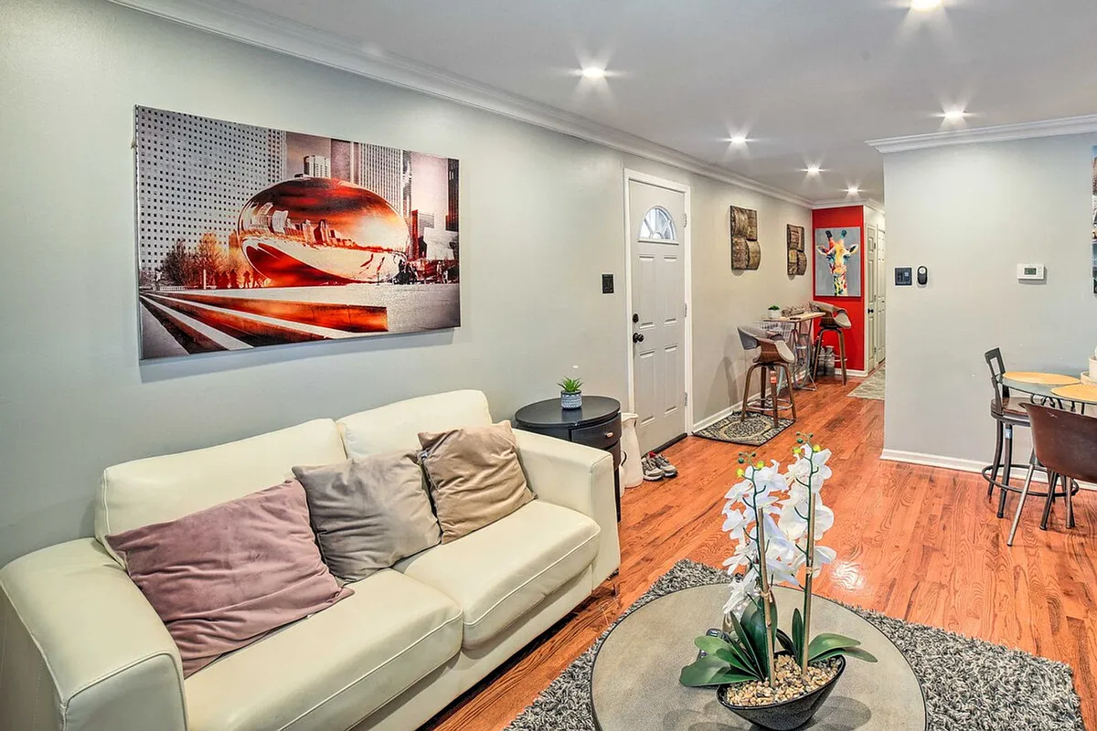 Living Room - 701 S Central Park Ave #ID1306374P