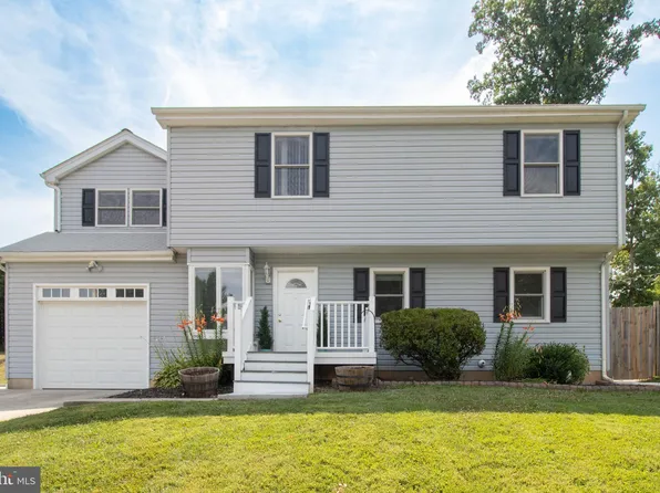 1908 Hillside Dr, Falls Church, VA 22043