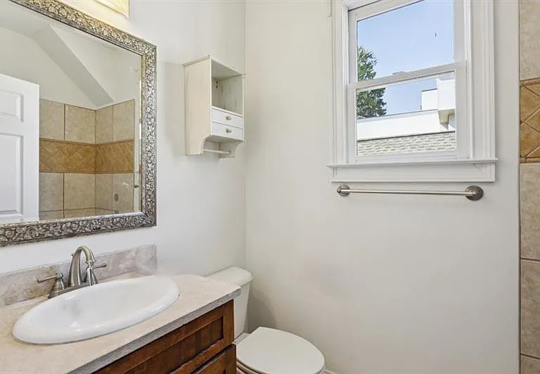 546 Highland Ave NE — Photo 28