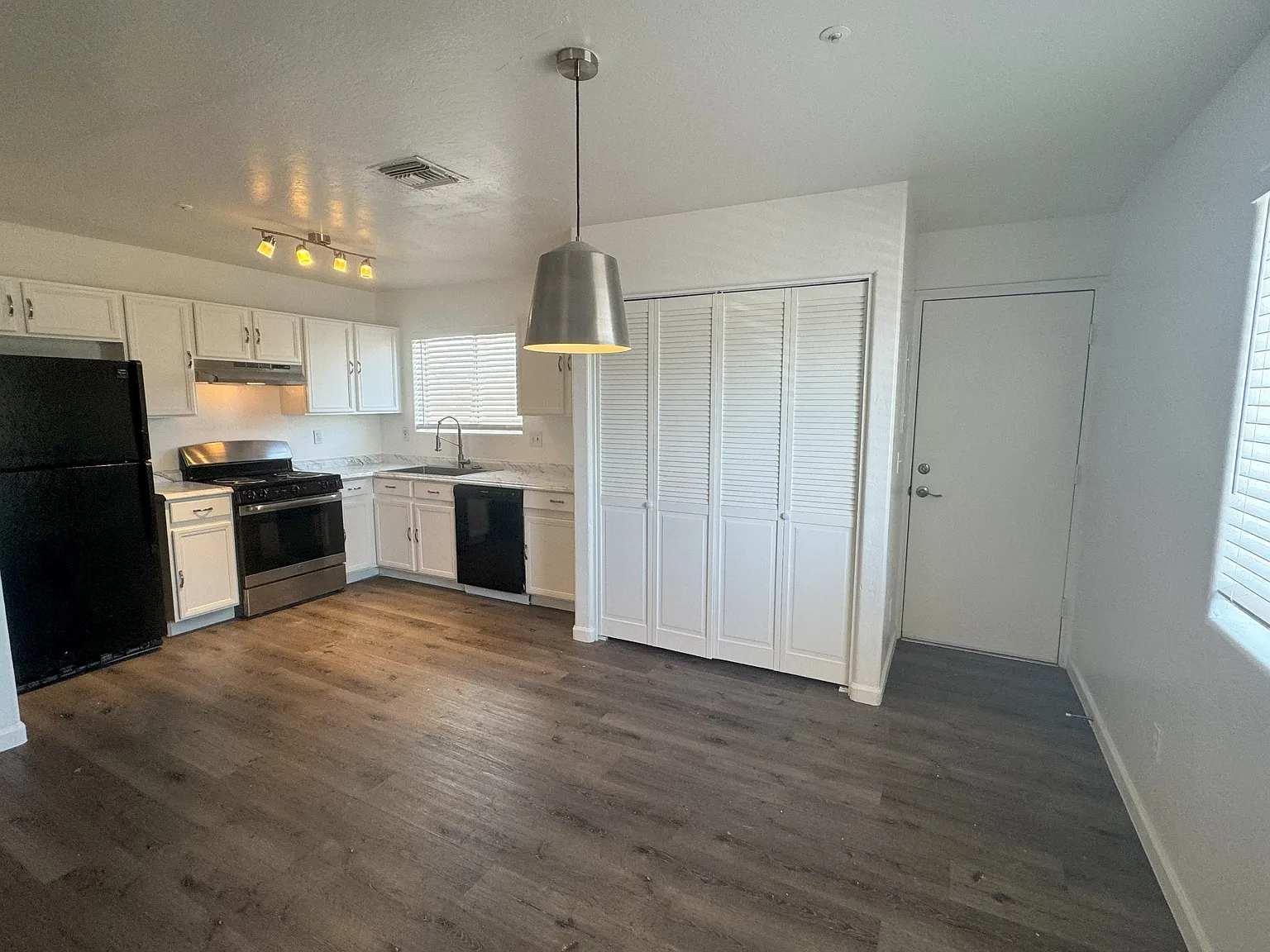 1449 East Taylor Street - 1 — Photo 4