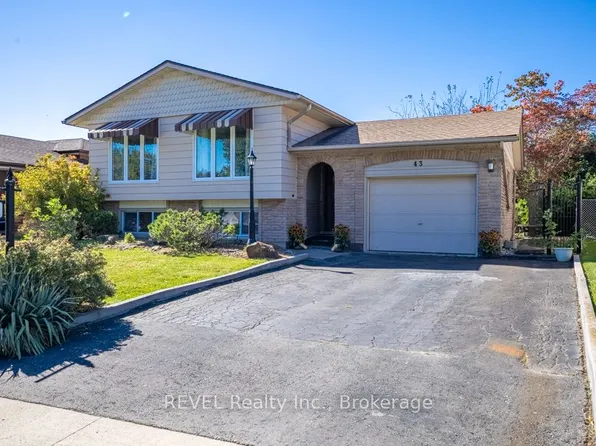 43 Trelawn Pkwy, Welland, ON L3C 1W4