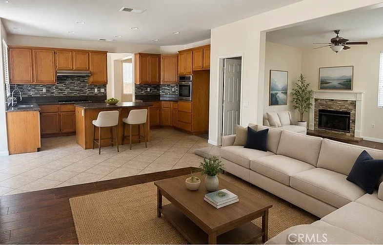 5 bed, 3324 sqft, $4,550 — Photo 2