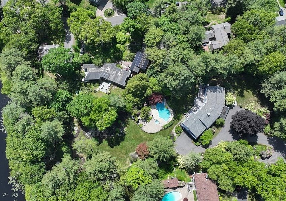 1st image of 1 Grist Mill Ln
