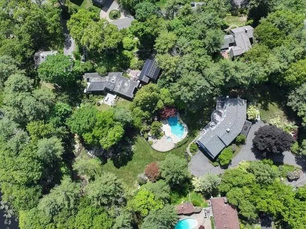 1 Grist Mill Ln, Hingham, MA 02043