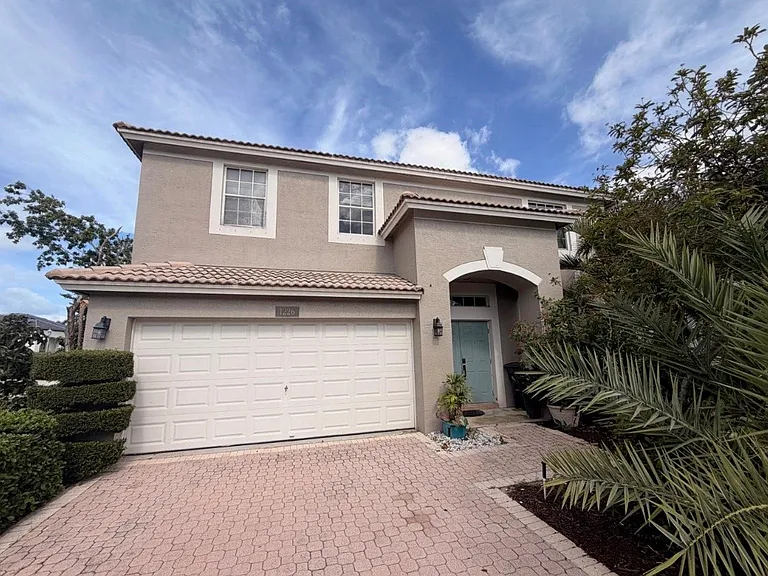 1226 Avondale Ln — Photo 10