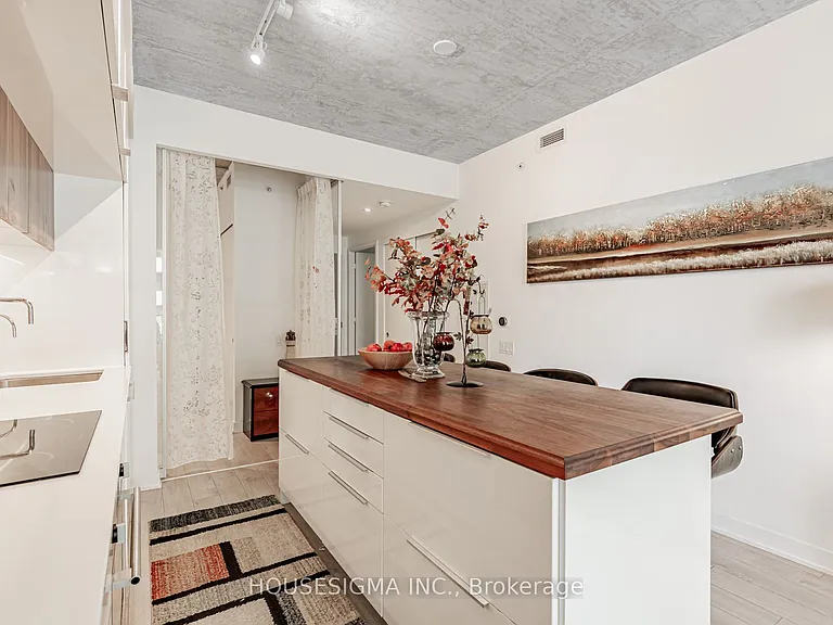185 Roehampton Ave #1201 — Photo 8