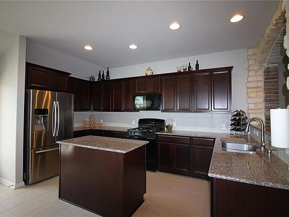 3rd image of 336 Chaparro Dr