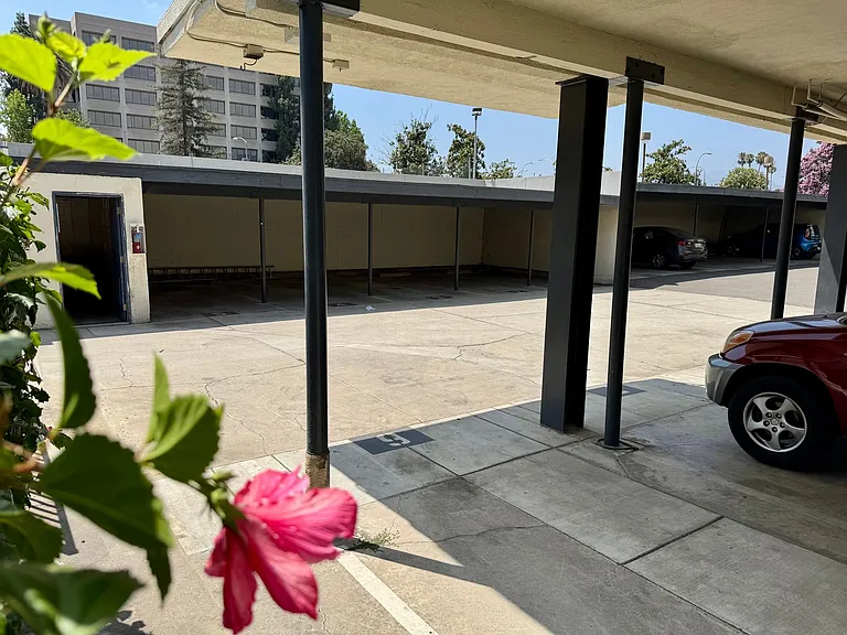275 N. Oakland — Photo 13