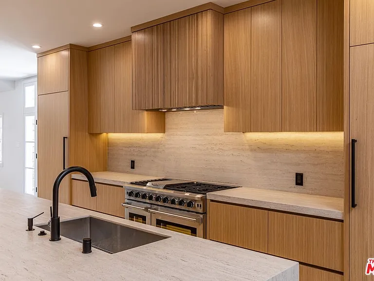 702 N Beverly Dr — Photo 14